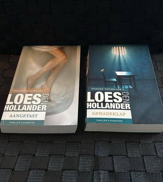 Loes den Hollander Dossier Metselaer Aangetast en Genadeklap, Ophalen of Verzenden, Zo goed als nieuw, Loes den Hollander
