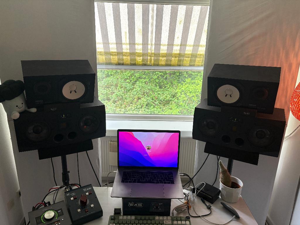 Yamaha NS-10M studiomonitoren incl. P2200 versterker, Gebruikt, Minder dan 60 watt, Front, Rear of Stereo speakers, Ophalen