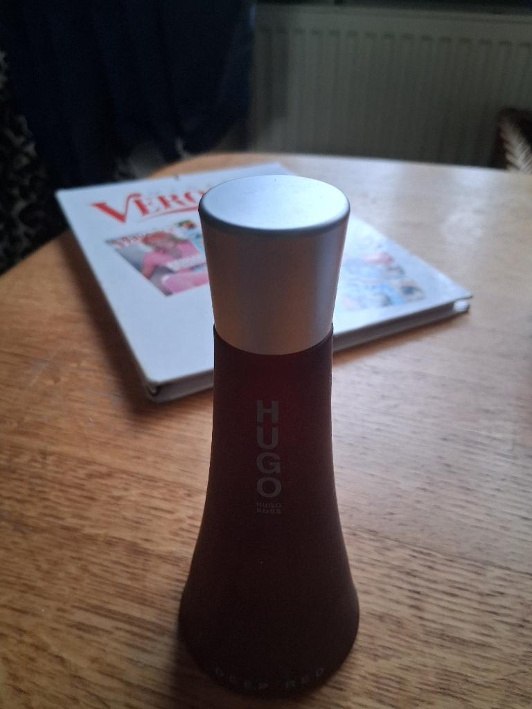 hugo deep red, Ophalen, Zo goed als nieuw