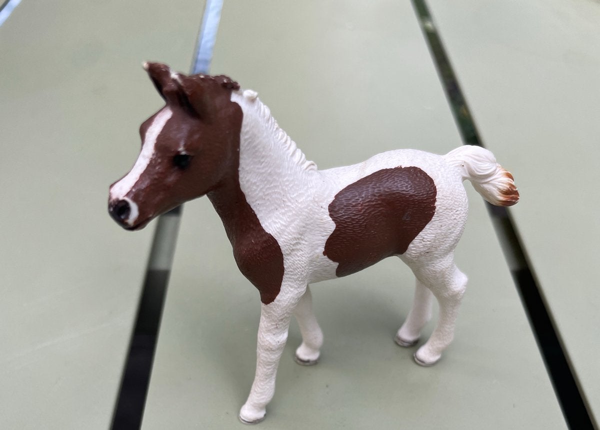 Schleich paardje veulen bruin wit gevlekt, Ophalen, Gebruikt, Jongen of Meisje
