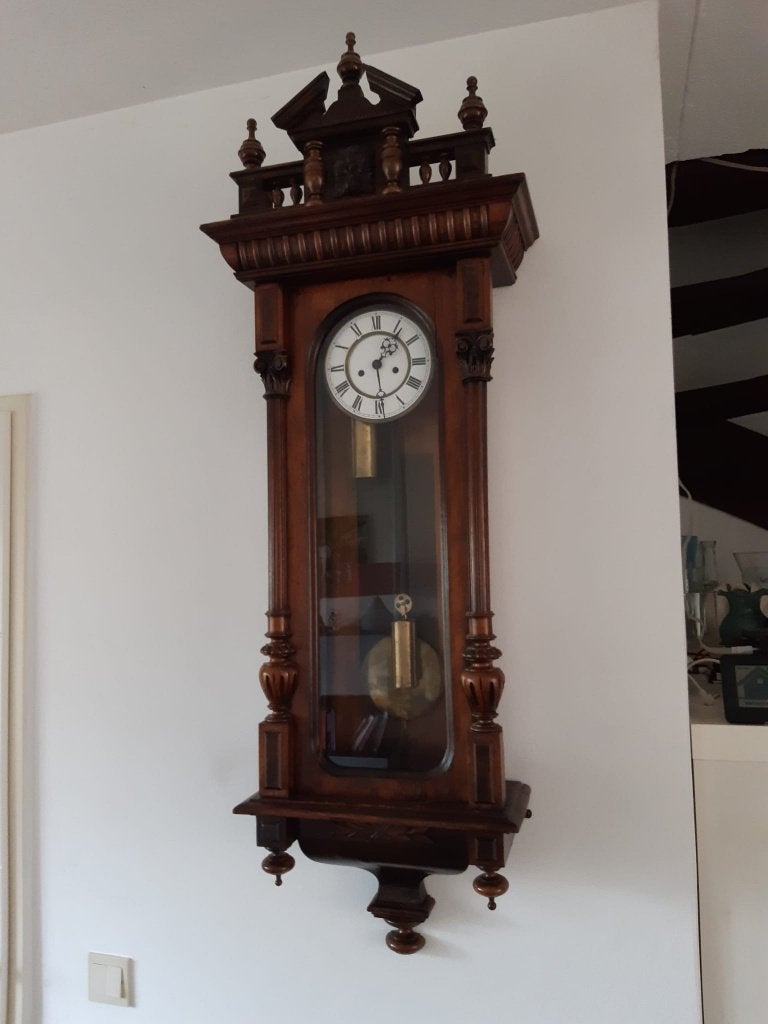 wand klok Weense regulateur notenhout ongeveer 100 jaar oud, Antiek en Kunst, Ophalen