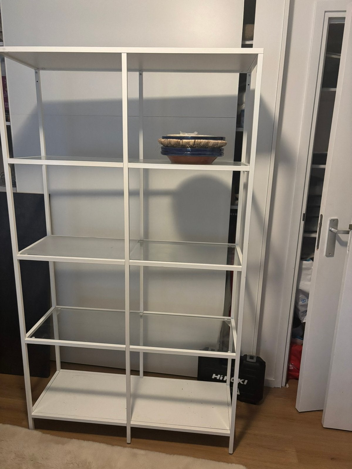 Ikea stellingkast met glas, Ophalen, Zo goed als nieuw