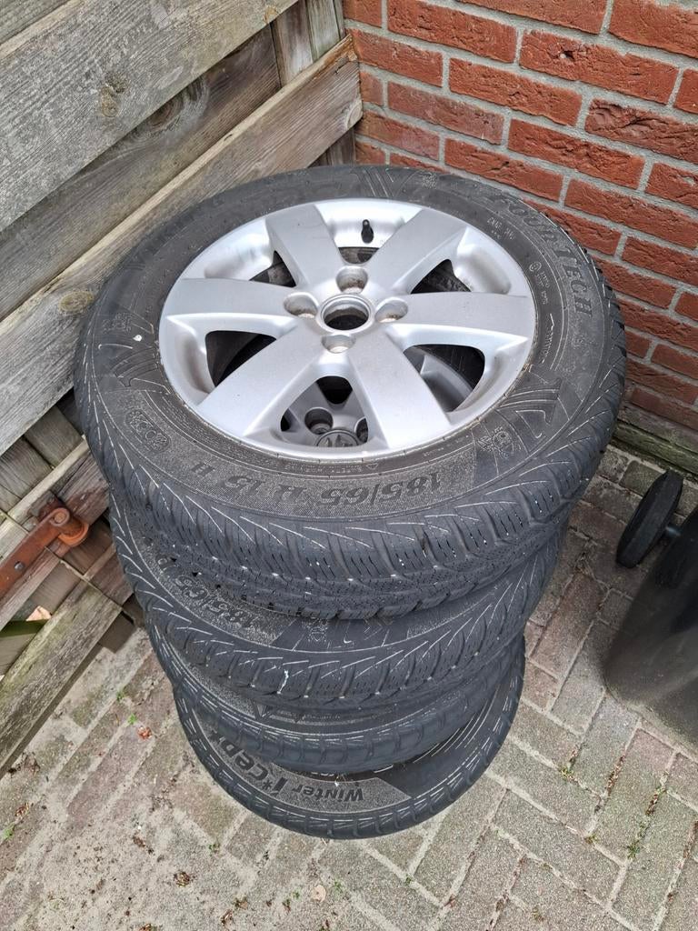 Set van 4 Four Tech Winterbanden met Velgen 185/65 R15, Auto diversen, Ophalen of Verzenden, Gebruikt