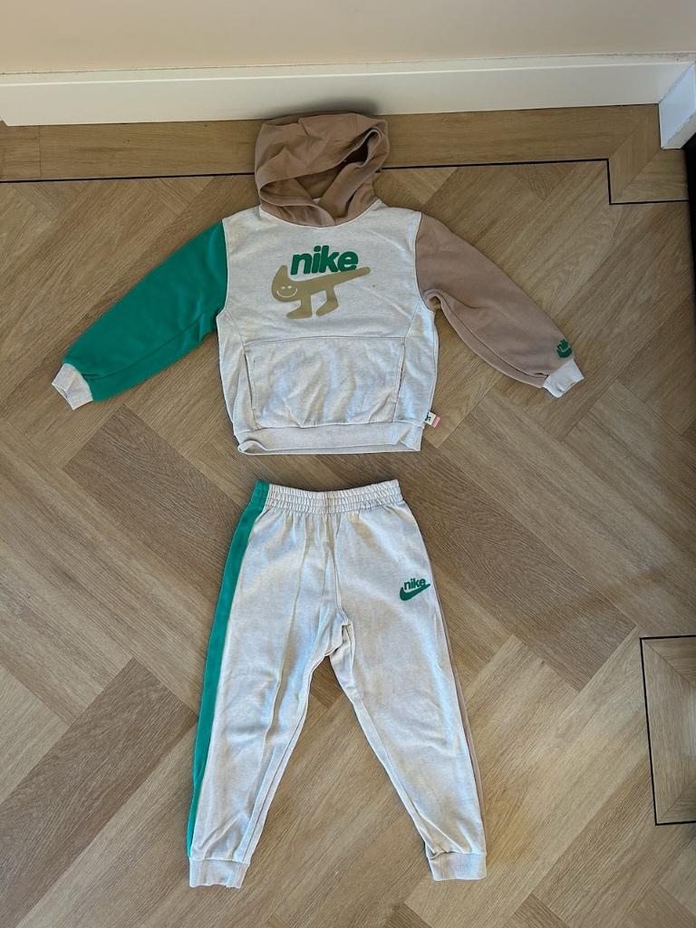 Z.g.a.n. Nike trainingspak - jogger + hoodie, mt 116 / 122, Kinderen en Baby's, Kinderkleding | Maat 116, NIKE, Jongen of Meisje