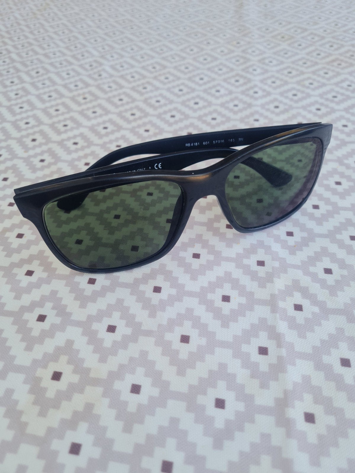 Ray-Ban RB 4181 Zonnebril - Zwart, Zo goed als nieuw, Zonnebril, Zwart, Ophalen of Verzenden, Zo goed als nieuw