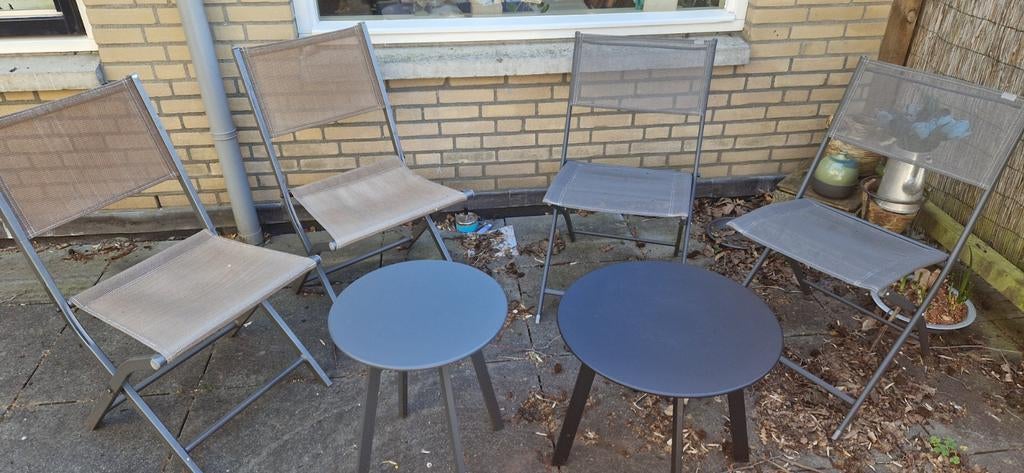 Tuinset: 4 klapstoelen en 2 ijzeren tafeltjes, Ophalen, Gebruikt, Overige materialen, 2 zitplaatsen