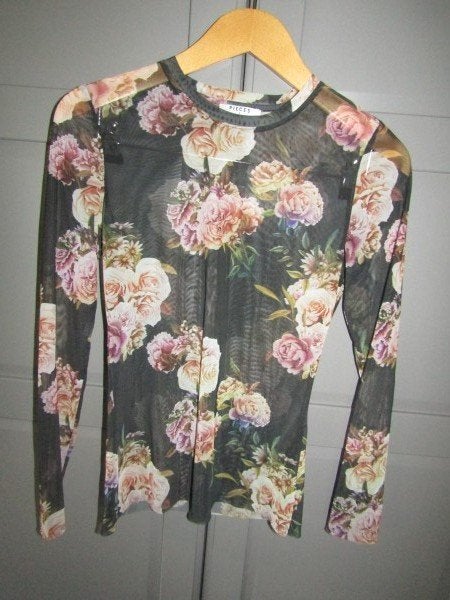 G278 Pieces mt S top chiffon stretch zwart roze rozen, Verzenden, Zwart, Zo goed als nieuw, Lange mouw