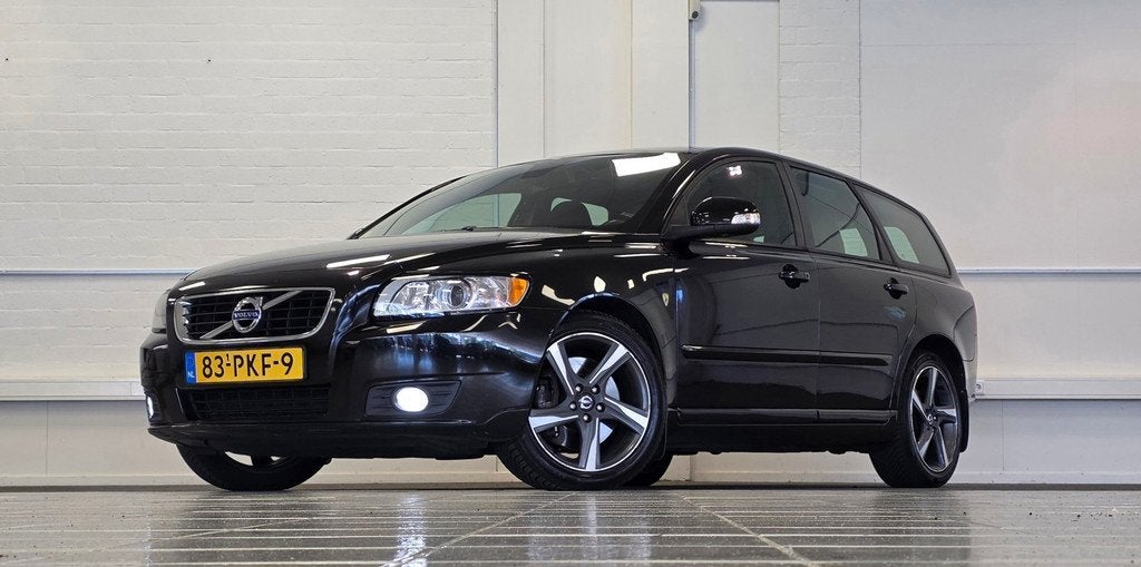 Volvo V50 2.0 D3 Momentum Automaat Trekhaak Rijdt en schakel, Auto's, Volvo, Euro 5, Gebruikt, Zwart, Origineel Nederlands