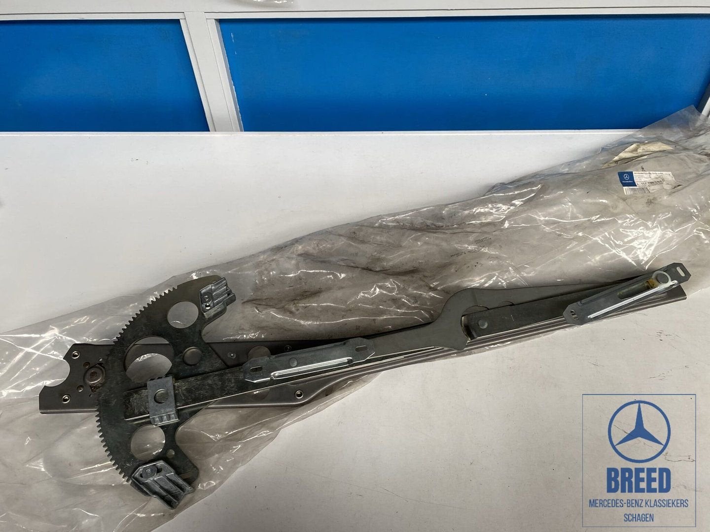 NOS raammechaniek links voor Mercedes-Benz R107 C107, -, Nieuw, Ophalen of Verzenden, -