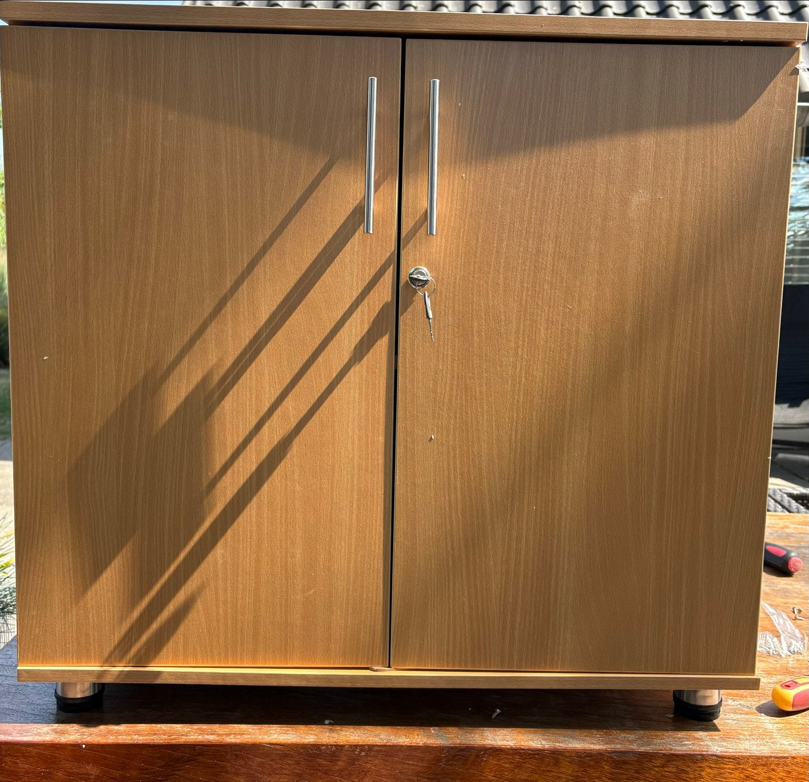 Houten kastje met slot en twee deuren, Ophalen, Nieuw
