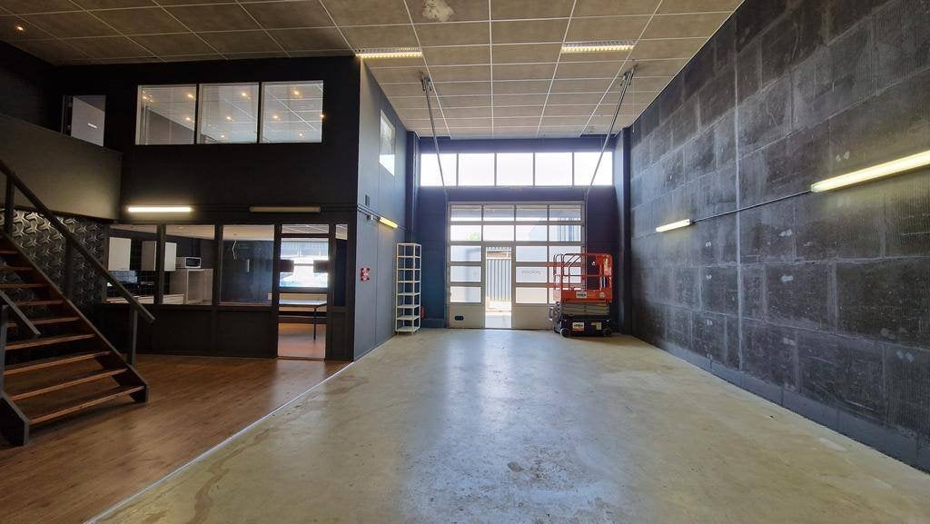 KANTOOR ADMINISTRATIE 55 MT BEDRIJFSRUIMTE  360 MT GRONINGEN, 360 m², Huur, Bedrijfsruimte
