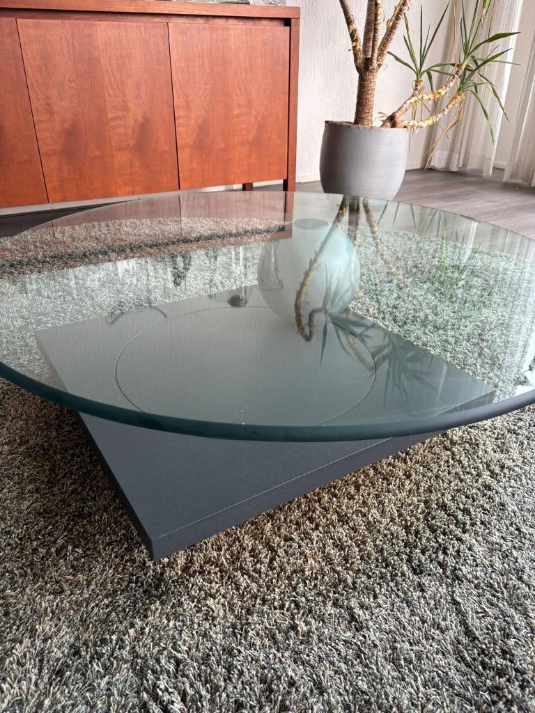 Salontafel. Ronald Schmitt design. Draaiend oppervlak., Ophalen, 100 tot 150 cm, Rond, 50 tot 100 cm
