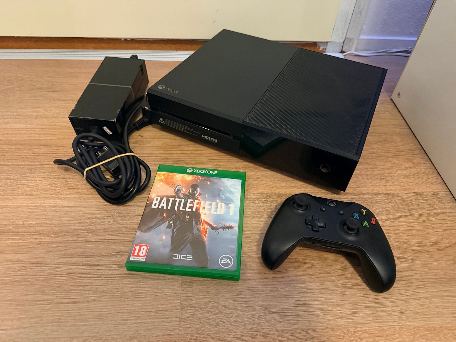 Xbox One console met witte controller en FIFA 19, Ophalen, Xbox One, Met 1 controller, 500 GB