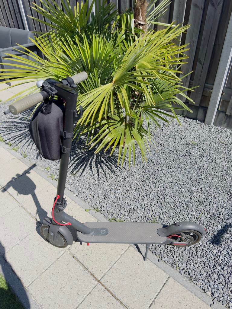 Ninebot elektrische step met tasje - weinig gebruikt, Ophalen, Zo goed als nieuw, Elektrische step (E-scooter)