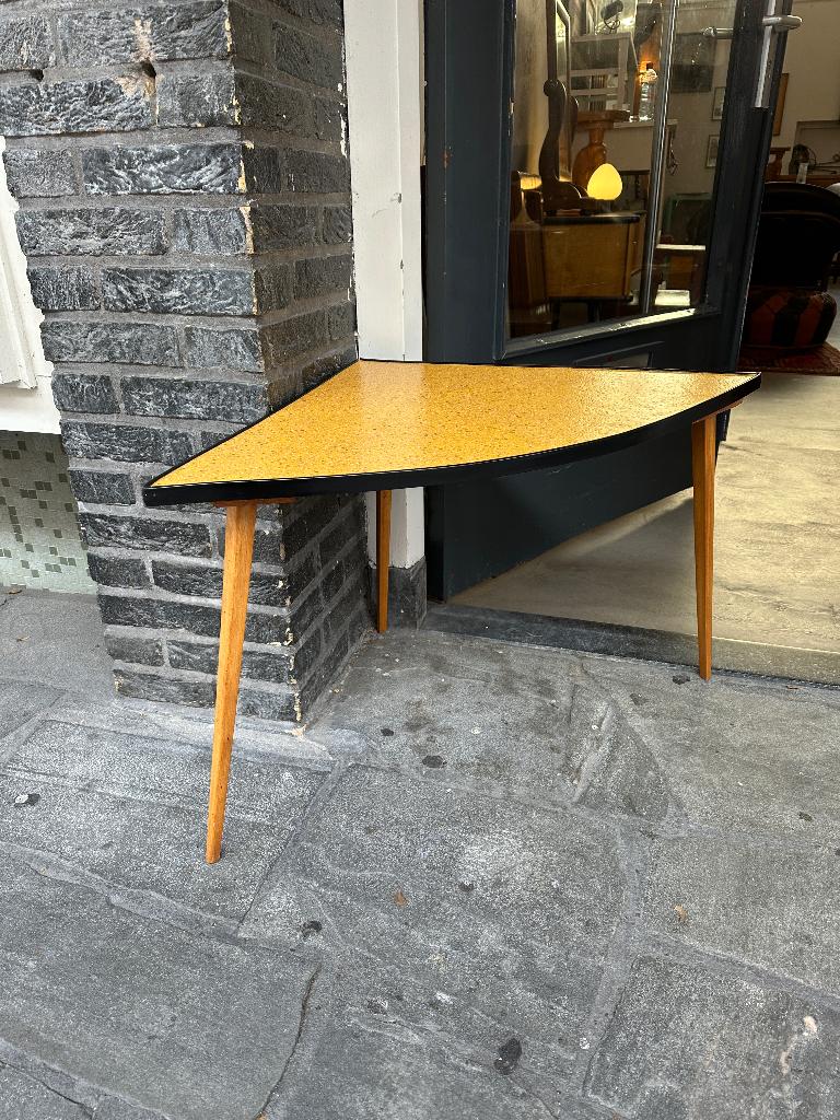 SALE: vintage, brocante hoektafel, bijzettafel, plantentafel, Ophalen