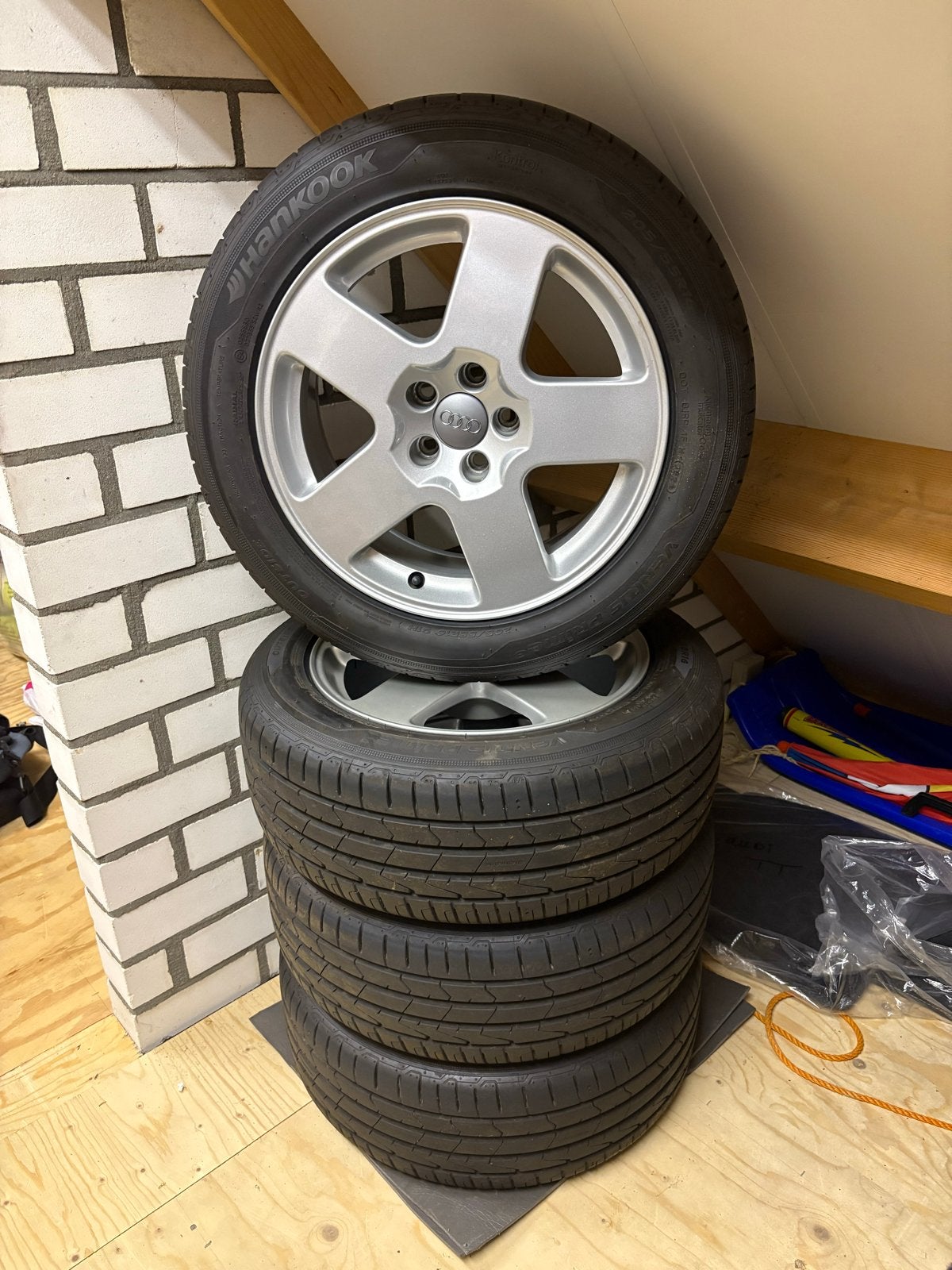 Audi 16 inch TT velgen met Hankook zomerbanden 205/55R16, Gebruikt, 16 inch, Banden en Velgen, Personenwagen