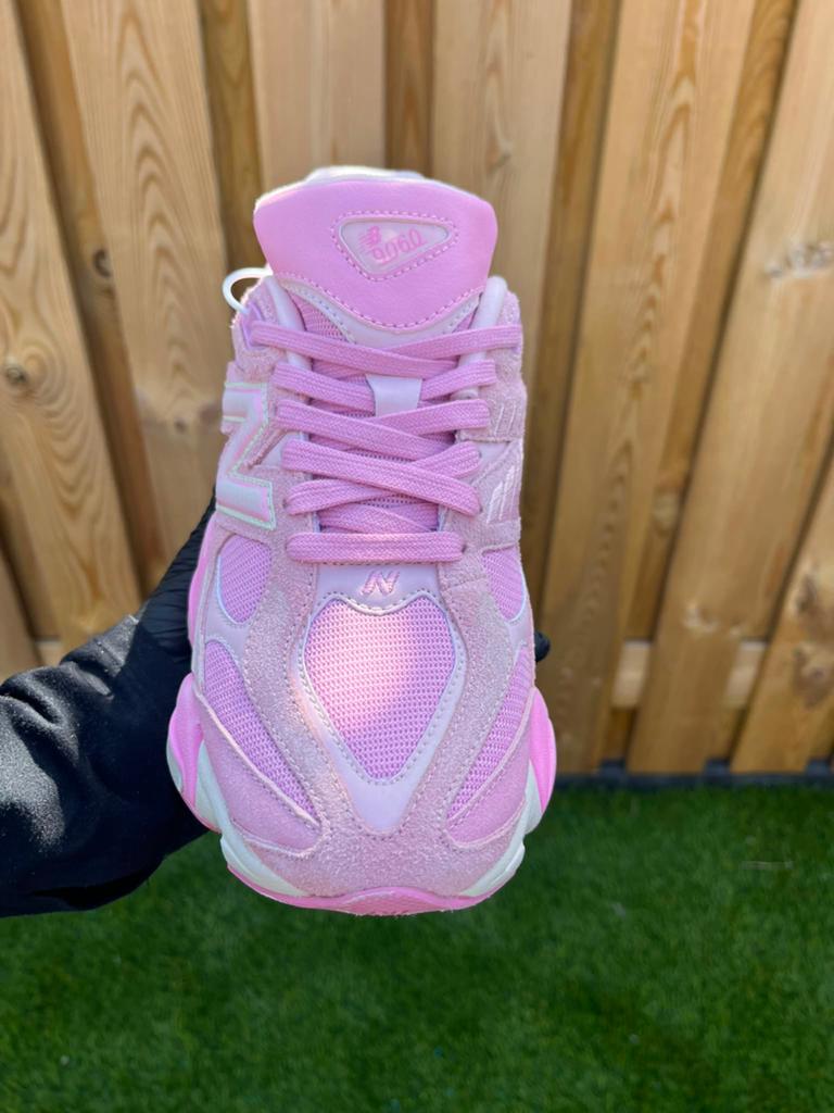 New Balance 9060 Roze Sneakers - Inclusief verzendkosten, Kleding | Dames, Schoenen, Ophalen, Nieuw, Roze, Sneakers of Gympen