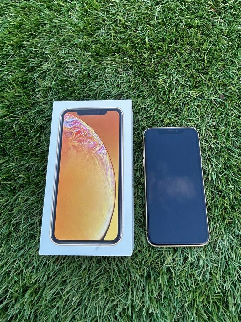iPhone XR 64GB – werkt goed – achterkant kapot – met doos, Telecommunicatie, Mobiele telefoons | Apple iPhone, Ophalen of Verzenden