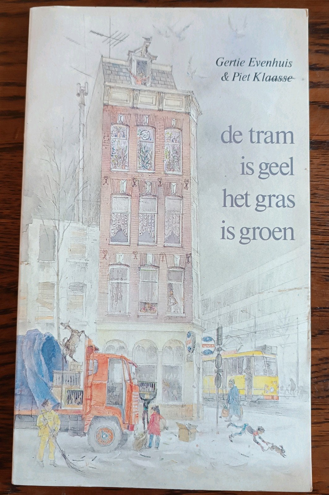 De tram is geel het gras is groen - Kinderboekenweek 1978, Gertie Evenhuis, Fictie algemeen, Ophalen of Verzenden, Zo goed als nieuw