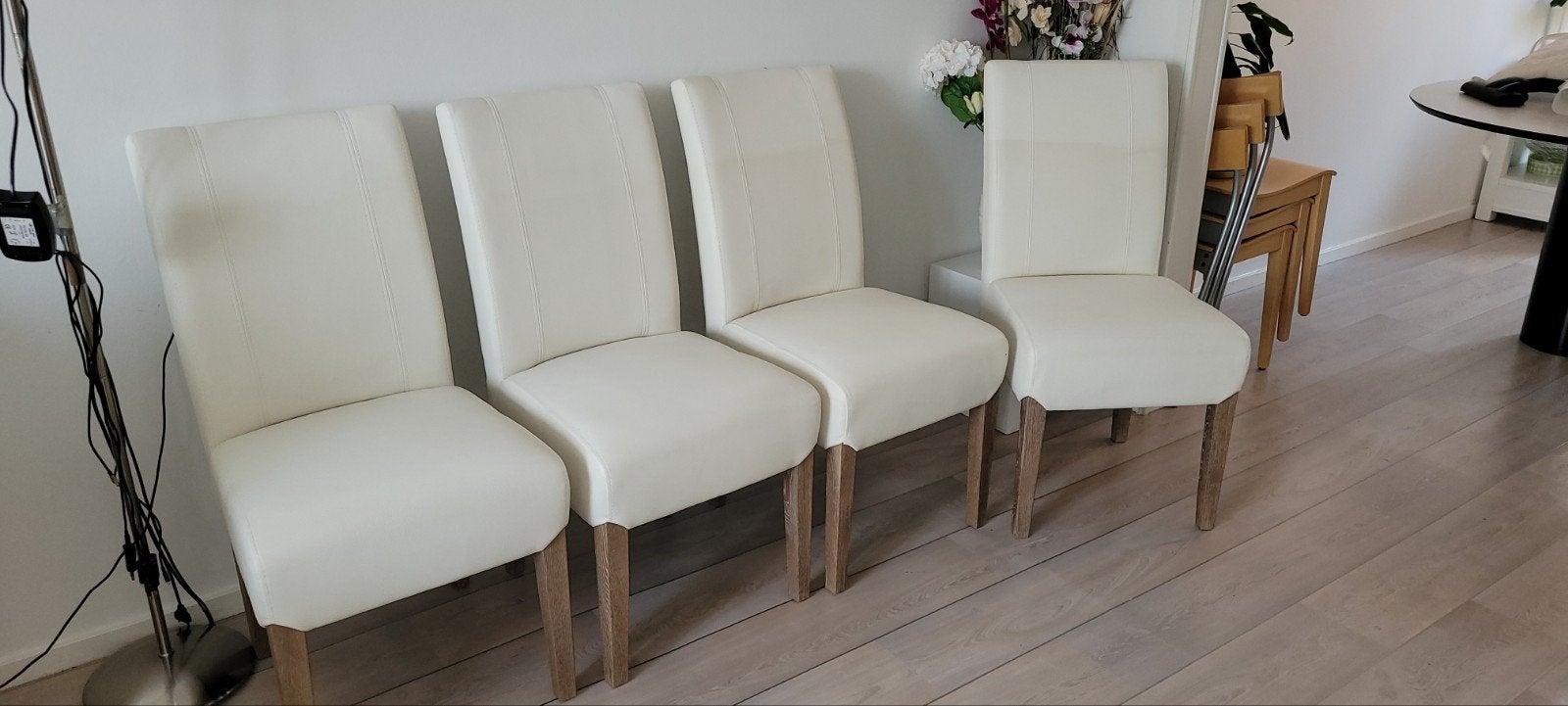 Stoelen wit 4x nieuwstaat stoelen, Ophalen, Wit, Zo goed als nieuw, Vier