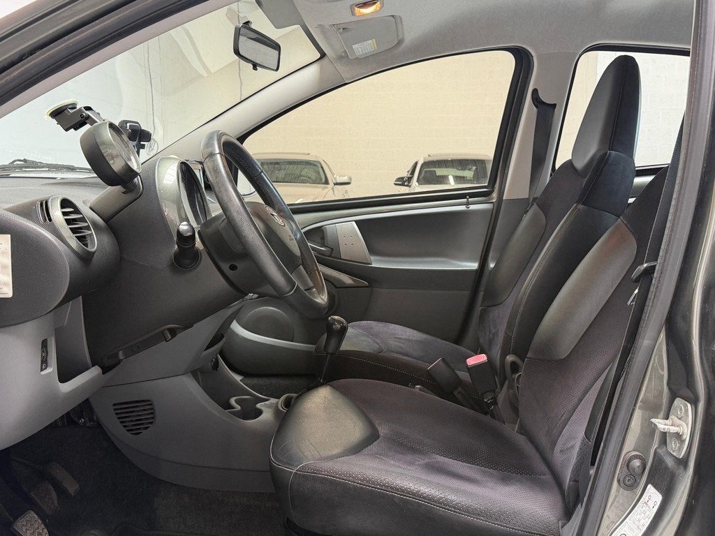 Toyota Aygo 1.0-12V Aspiration Green - ALCANTARA - LM VELGEN, Auto's, Toyota, Voorwielaandrijving, Gebruikt, Zwart, 4 stoelen