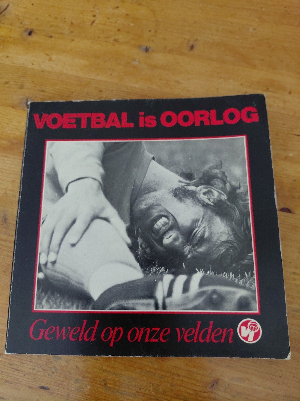 Voetbal is Oorlog - Geweld op onze velden, Ophalen of Verzenden, Gelezen, Balsport