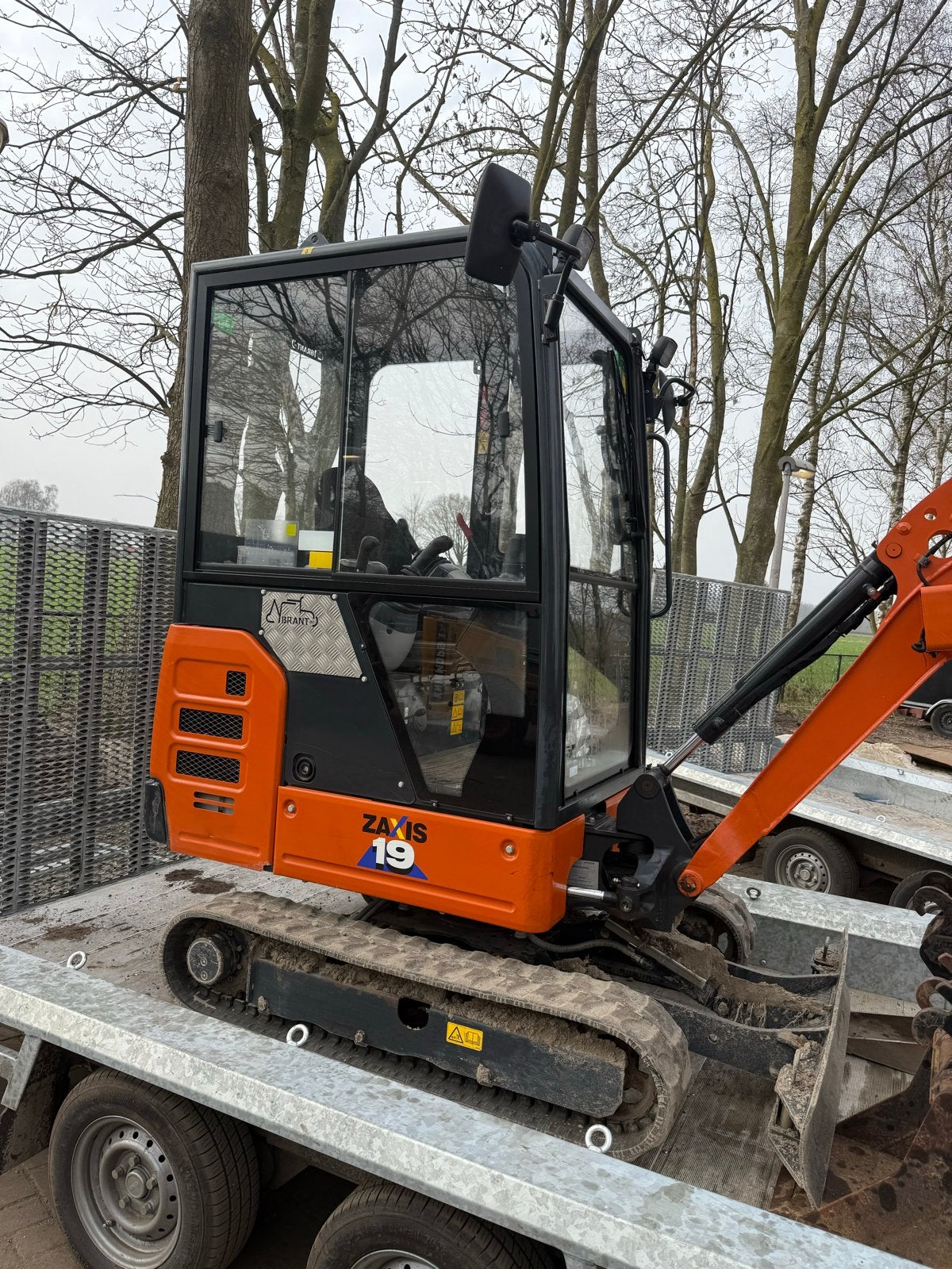 Hitachi mini graver verhuur - Inclusief machinist mogelijk, Doe-het-zelf en Verbouw, Ophalen, Zo goed als nieuw