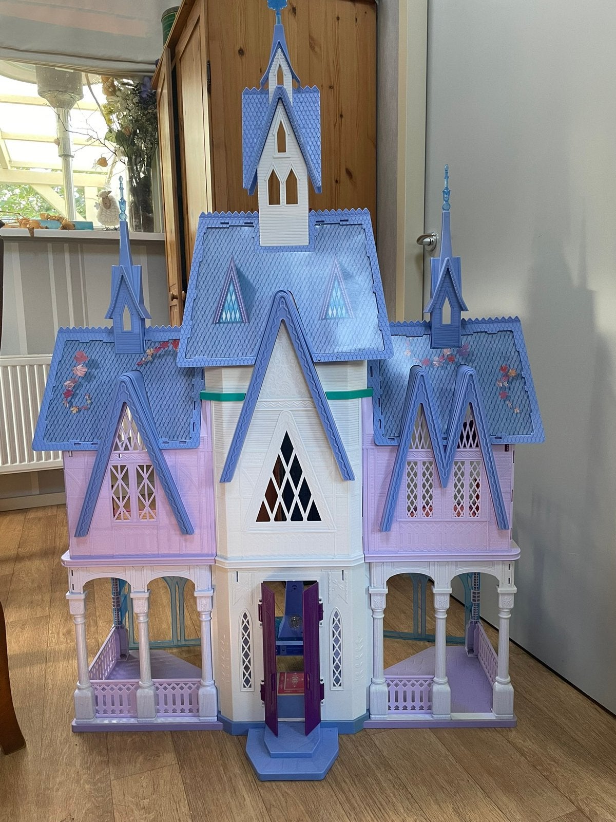 Frozen kasteel / poppenhuis, Ophalen, Gebruikt, Poppenhuis