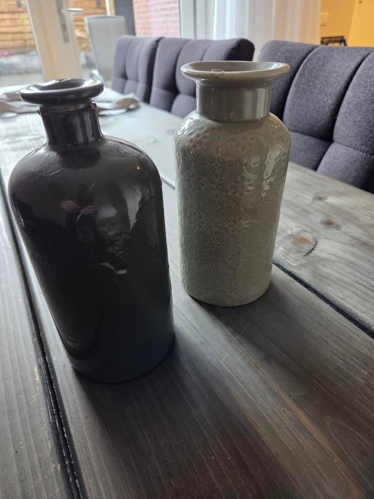 Set van 2 decoratieve vazen - Zwart en Crème, Huis en Inrichting, Zwart, Aardewerk of Porselein, Ophalen of Verzenden, Zo goed als nieuw