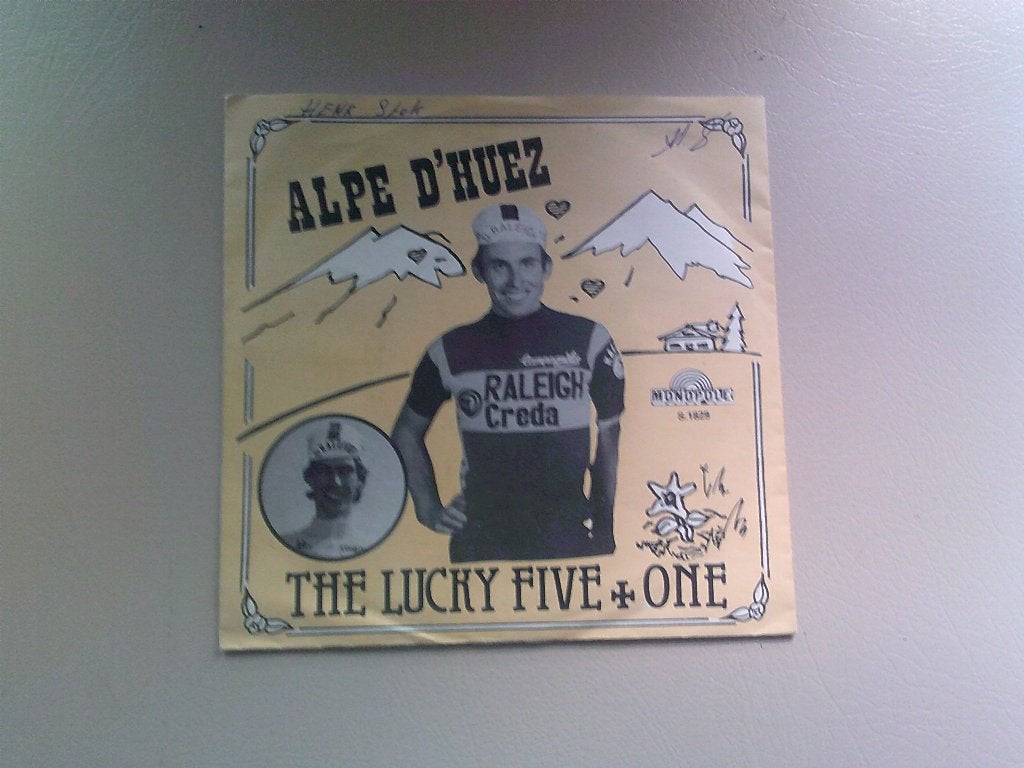 The Lucky Five + One - Alpe d'Huez / Angelina 7 inch vinyl, Cd's en Dvd's, Vinyl | Nederlandstalig, 7 inch, 1980 - 1989, Ophalen of Verzenden
