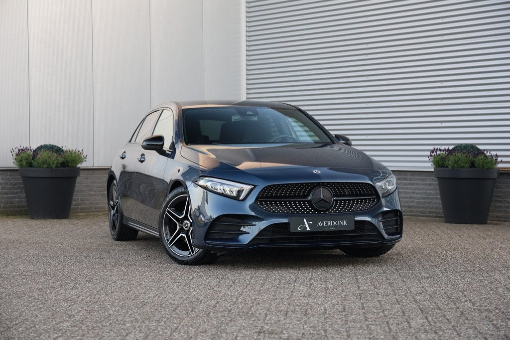 Mercedes-Benz A-Klasse 180 AMG Night Edition NAP|Sfeerverl|W, Auto's, Voorwielaandrijving, 136 pk, Gebruikt, 4 cilinders