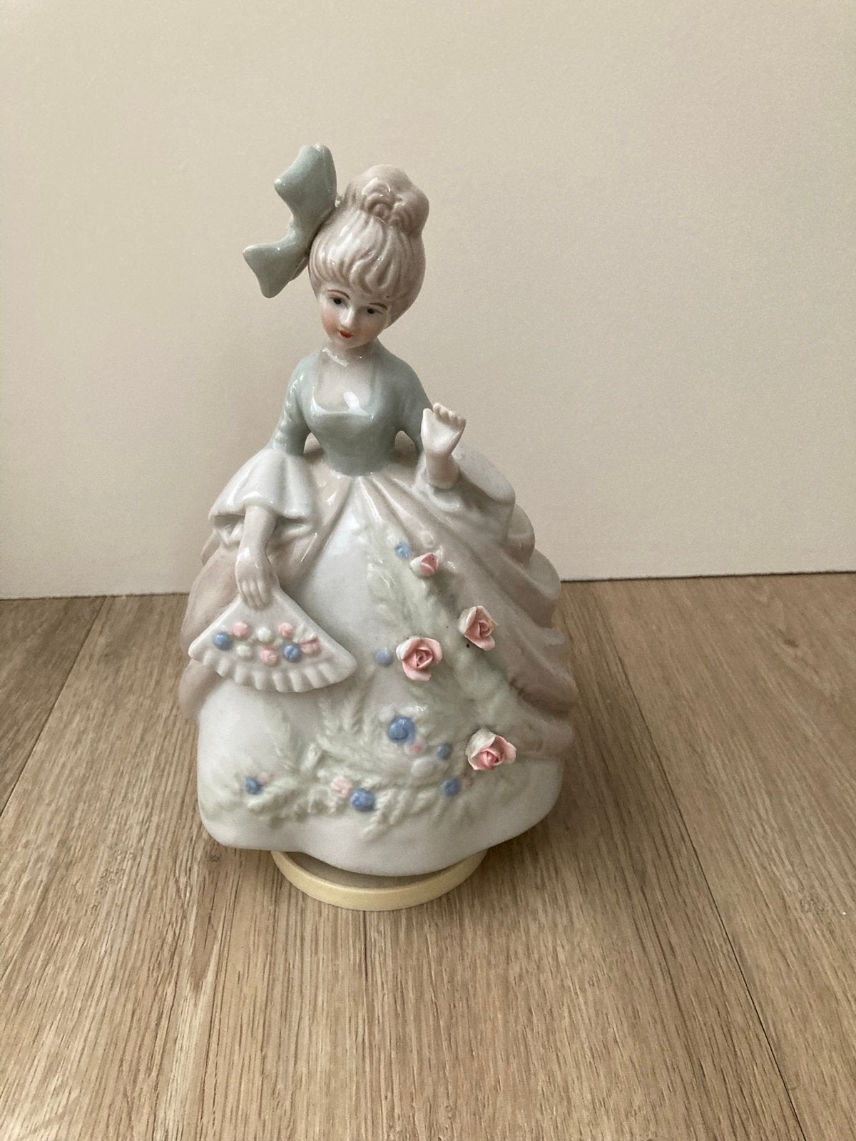 Vintage muziekdoos porselein dame met waaier!, Ophalen of Verzenden, Zo goed als nieuw, Dier