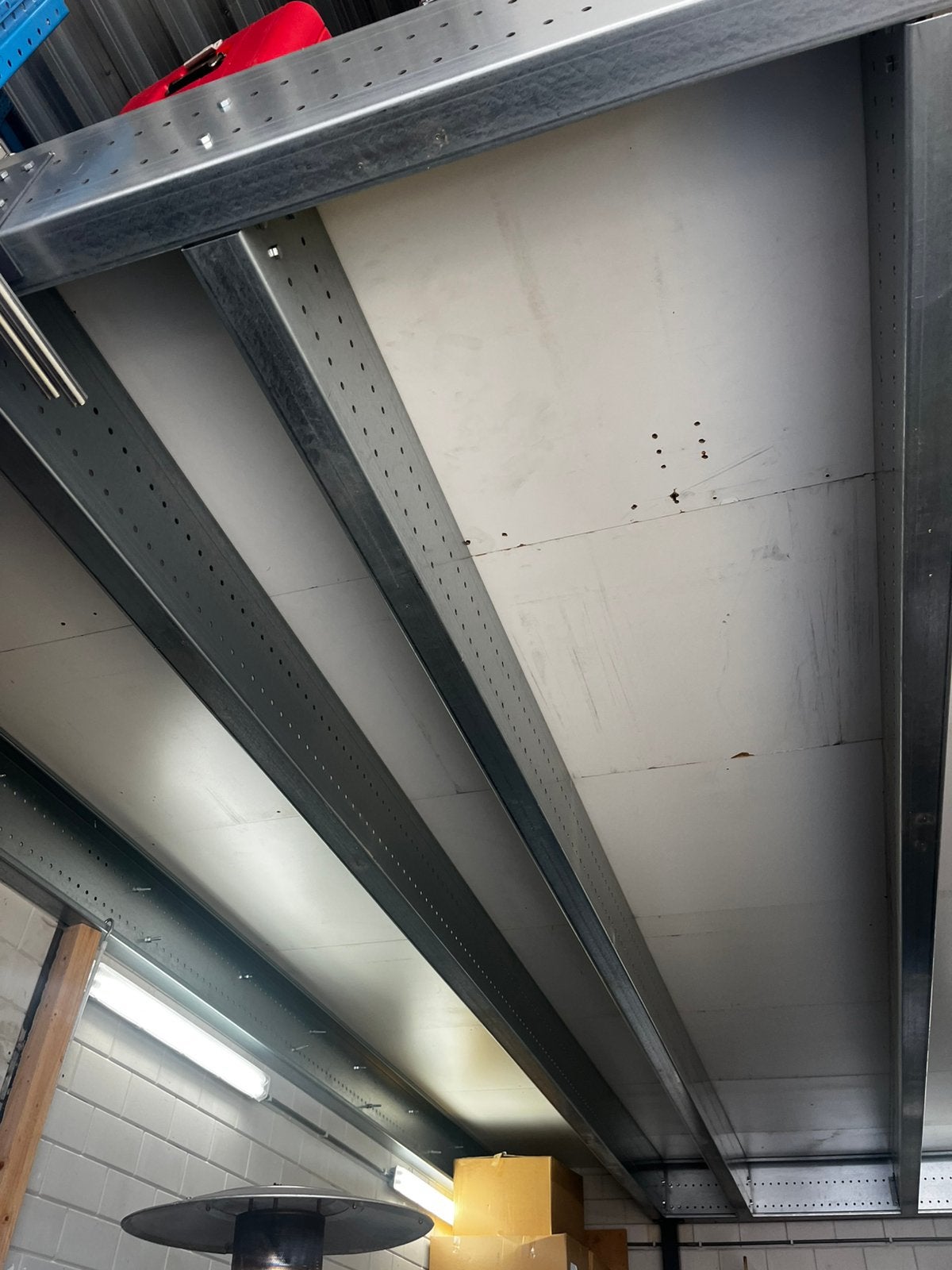 Titel: Stalen entresolvloer  7  7 meter met trap, Zakelijke goederen, Ophalen