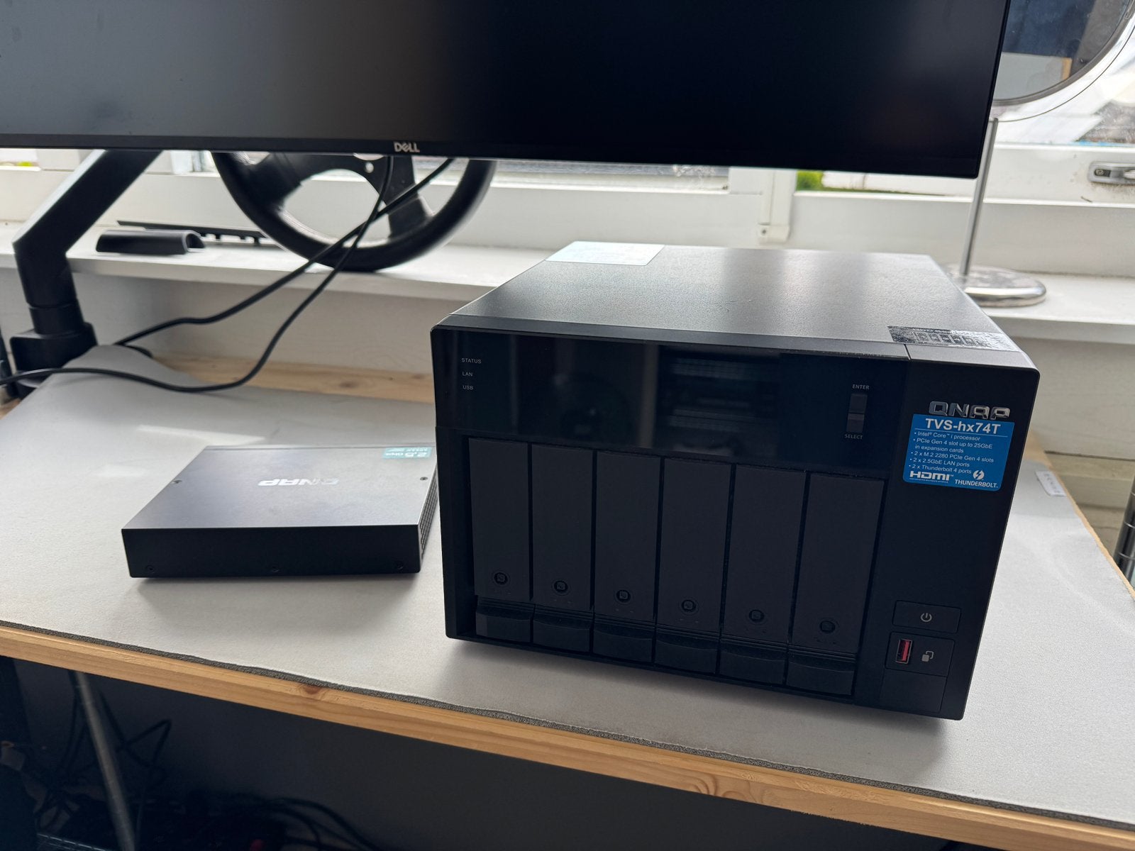 Q-NAP TVS-hx74T NAS 4x 12TB Ironwolf + 2x 2TB 990 PRO SSD, Computers en Software, NAS, Ophalen of Verzenden, Zo goed als nieuw