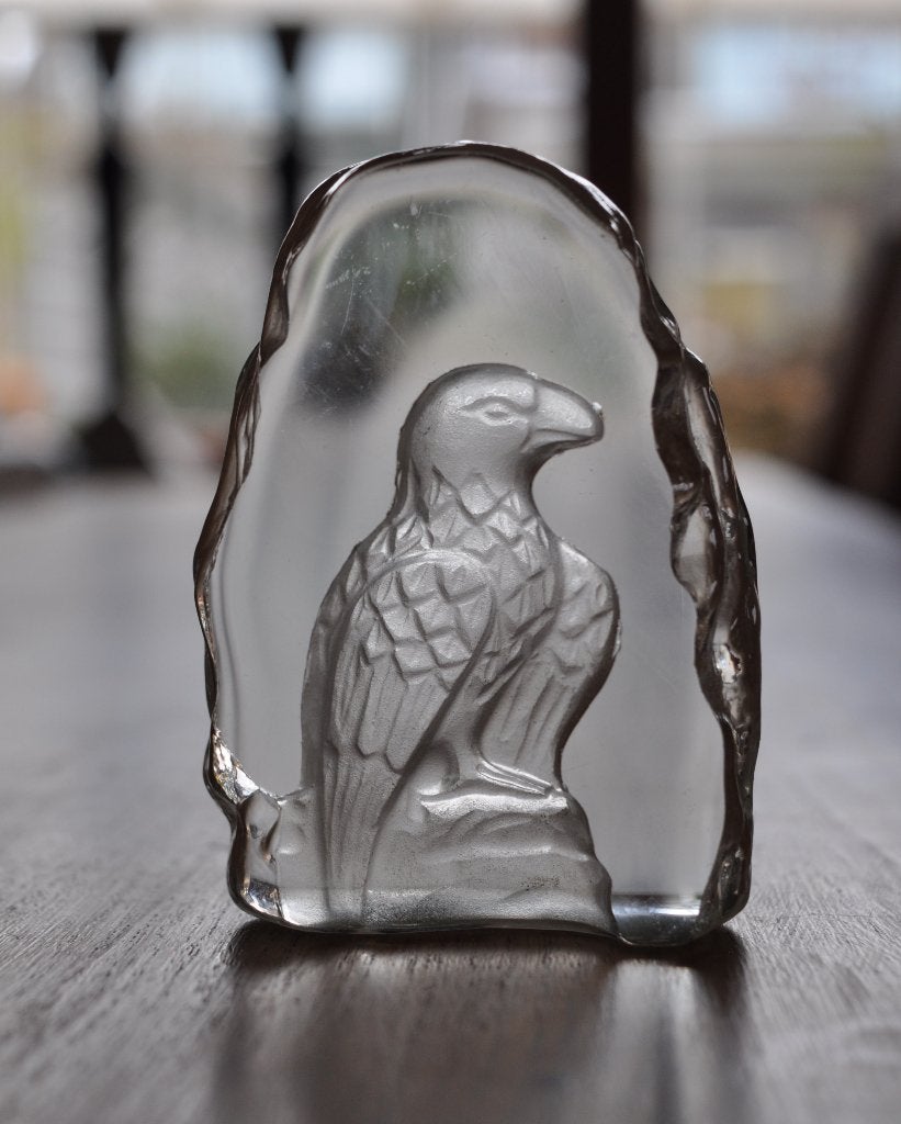 Vintage Eagle Adelaar Vogel in Glas Presse Papier 9 cm, Verzamelen, Ophalen of Verzenden, Gebruikt, Vogel, Beeldje of Figuurtje