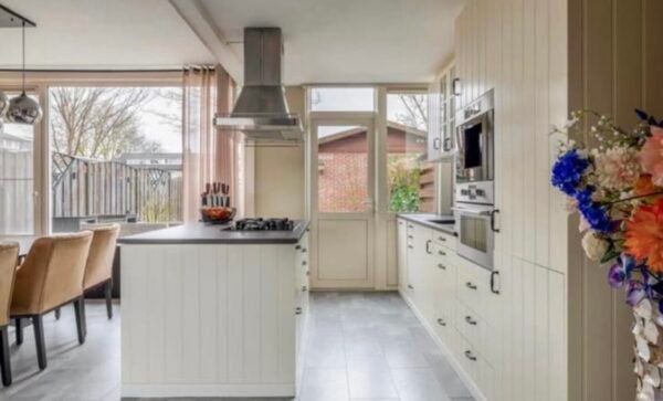✨ LANDELIJKE KEUKEN MET KOOKEILAND     ✨, Huis en Inrichting, Wit, Dubbelwandige keuken, Ophalen of Verzenden, Zo goed als nieuw