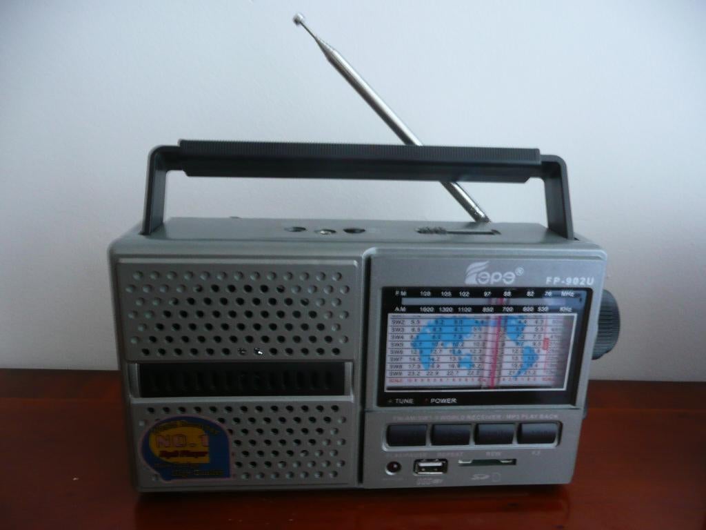 Noodpakket transistor radio, Ophalen of Verzenden, Zo goed als nieuw, Transistorradio