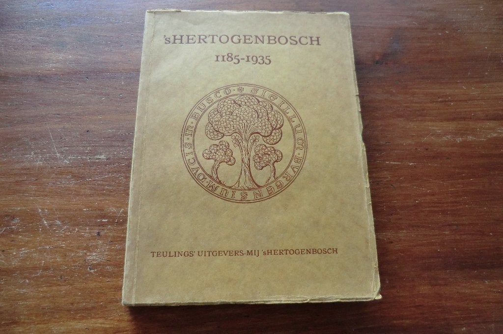 boek - 's-Hertogenbosch 1185-1935 / Den Bosch, Ophalen of Verzenden, Gelezen