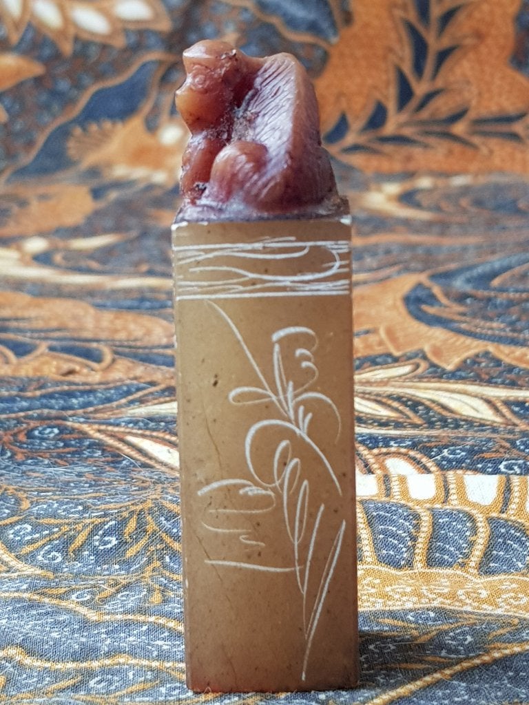 Mooi antiek Chinees jade stempel met een Foo dog 7,2 cm., Antiek en Kunst, China, Ophalen of Verzenden, Handgemaakt, Natuurlijk materiaal