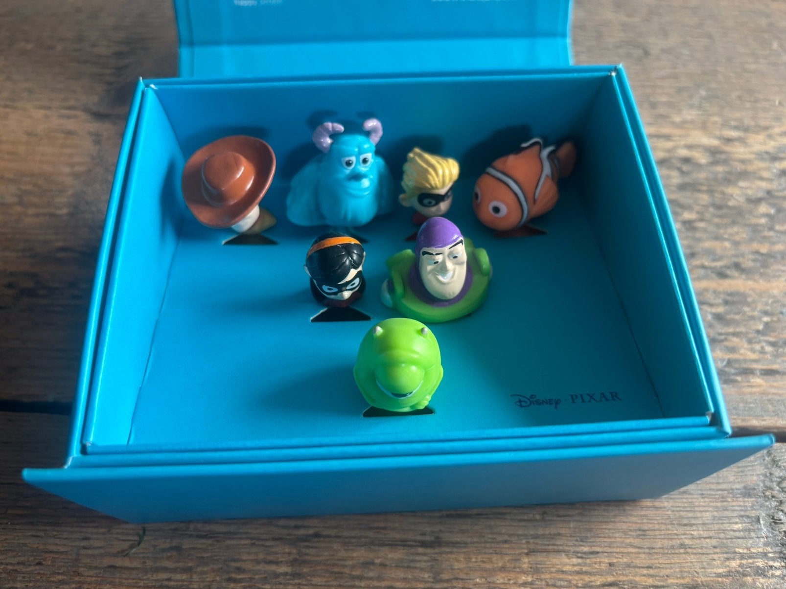NEW: Disney blue Pixar Displaybox 7 Mini Figure BrandLoyalty, Verzamelen, Poppetjes en Figuurtjes, Ophalen of Verzenden, Zo goed als nieuw
