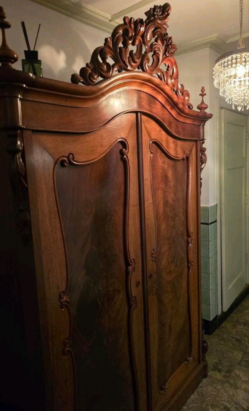 Prachtige Biedermeier linnenkast met kuif - Zeer goede staat, Ophalen