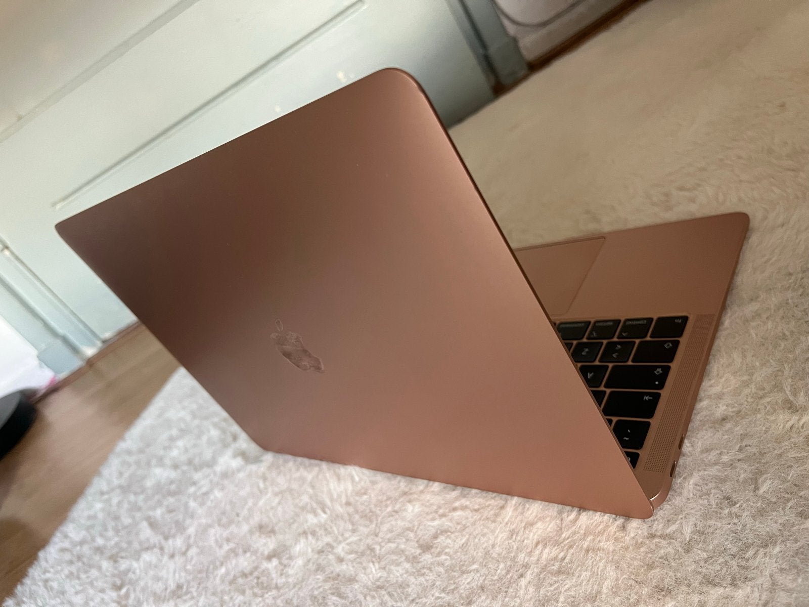 Foto 5 van Apple MacBook Air 2019 | 13.3" | i5 | 8GB | 256GB SSD | Rosé