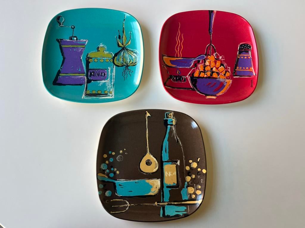 3 Vintage melamine Fiskars Wiederkehr Finland bordjes, Overige materialen, Ophalen of Verzenden, Zo goed als nieuw, Bord(en)