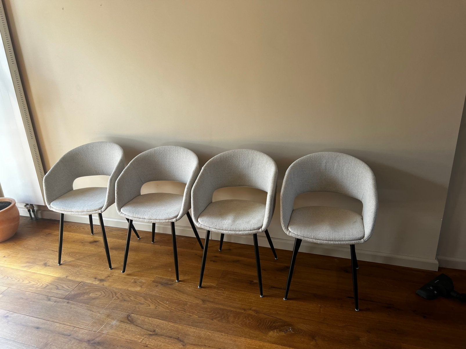 4x Kick Collection eetkamerstoelen – crème/beige bouclé look, Ophalen, Gebruikt, Overige kleuren, Vier