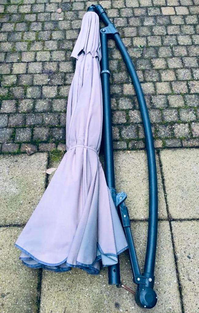 Zweefparasol met voet en standaard Grijs, Ophalen, Zo goed als nieuw