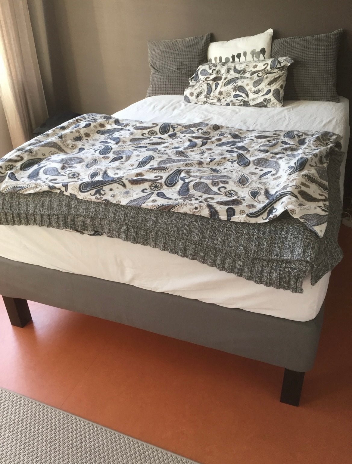 Comfortabele Ikea  HOKKÄSEN / ESPEVÄR boxspring, Ophalen, Zo goed als nieuw, Twijfelaar