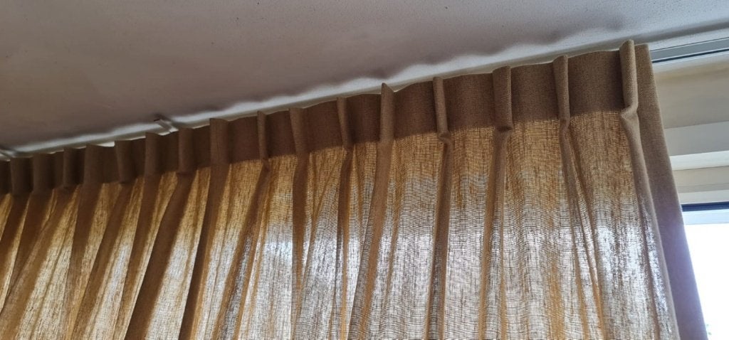 HEMA Gordijnen Calais Okergeel - Bijna Nieuw - 576 x 220 cm, Huis en Inrichting, Overige merken, 220 cm, Beige, Ophalen of Verzenden