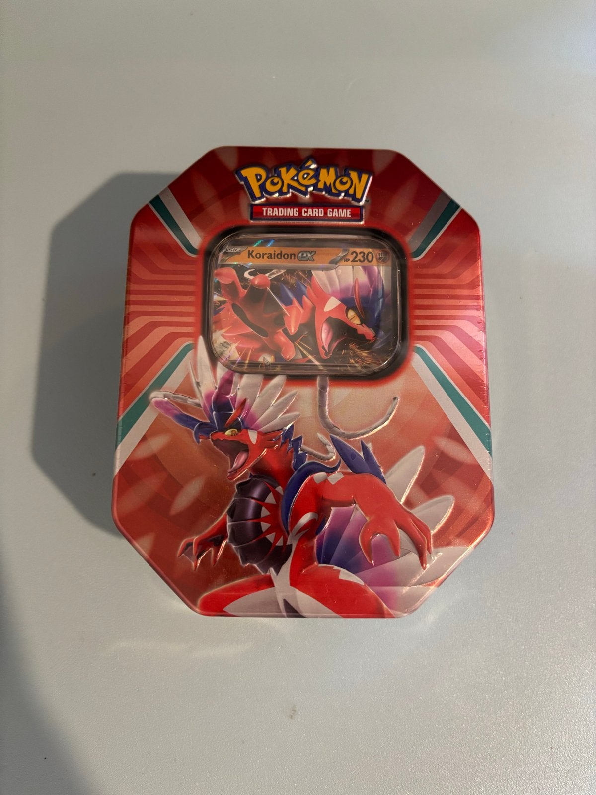 Pokémon TCG: Koraidon ex Tin Box - Nieuw en Geseald, Ophalen, Nieuw, Overige typen, Foil
