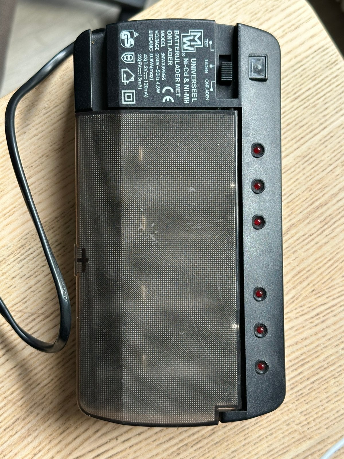 battery charger for AA and AAA, Ophalen of Verzenden, Gebruikt