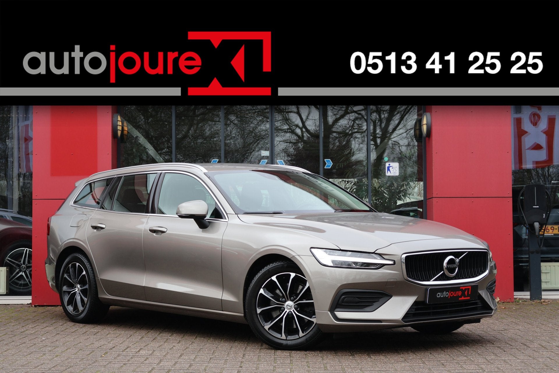 Volvo V60 2.0 D4 Momentum Pro | Origineel NL | Trekhaak | Po, Auto's, Dealer onderhouden, Gebruikt, Leder en Stof, Origineel Nederlands
